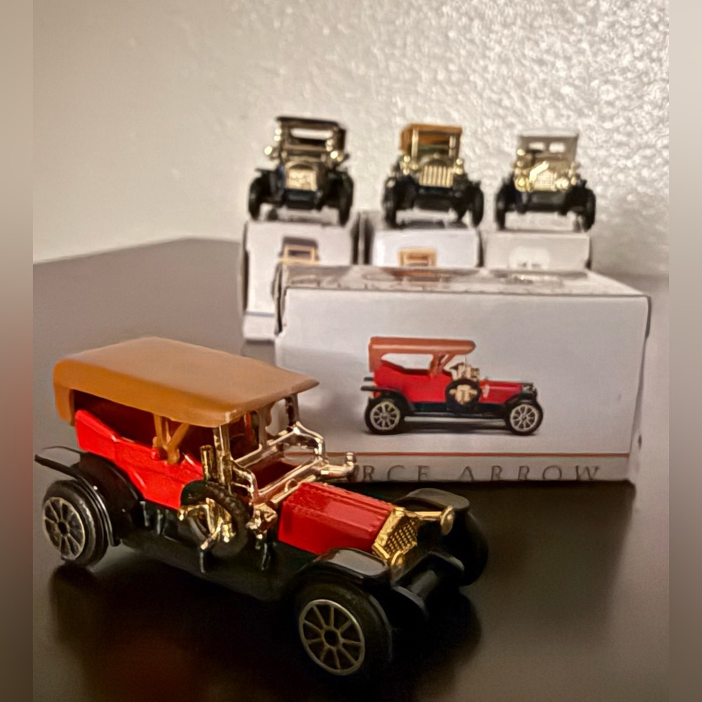 Classic Vintage Reader’s Digest Die-Cast Mini Car Set | 1:64 Scale | Boxed - Picture 4 of 7
